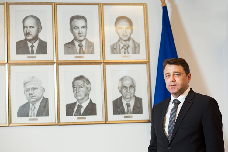 Slika /slike/Vijesti/Dodjela priznanja/Damir_Šantek_ravnatelji.jpg